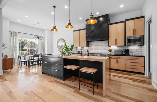 Downtown House | The Fillmore - Hot Tub - 1 mi to Downtown