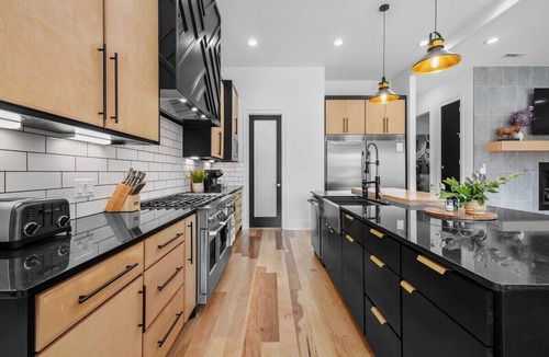 Downtown House | The Fillmore - Hot Tub - 1 mi to Downtown