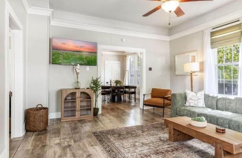 Troy House | The Frontier House