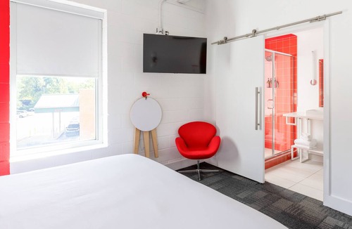 East Hill Hotel | The Gallatin (312) Hip East Nashville Neighborhood!