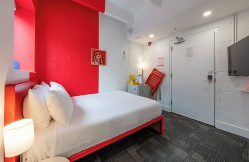 East Hill Hotel | The Gallatin (Cozy Full 113) 3 Miles to Downtown!