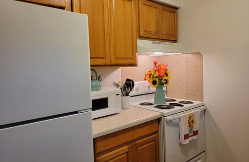 Casey House | THE GARDEN HOUSE A FEW BLOCKS FROM THE WORLD'S LARGEST & FAIRVIEW PARK