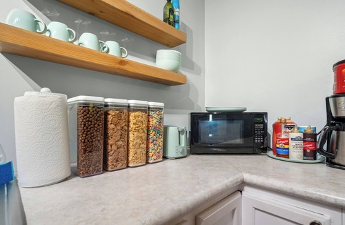 Donelson Apartment | The Green Retreat w/Cereal Bar! - Great Location Close to BNA