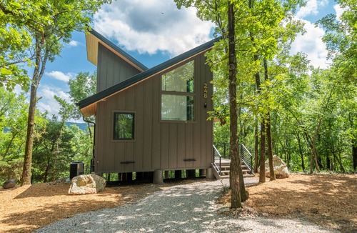 Hot Springs Cabin | The Grey Horse Cabin, Hot Tub, Mountain View