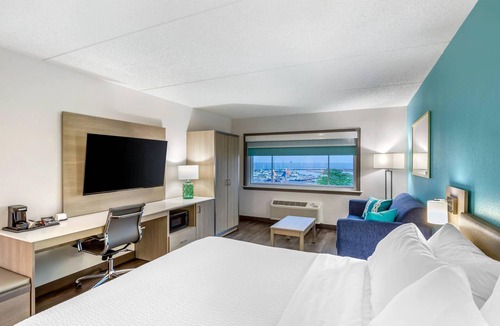 Port Washington Hotel | The Harborview on Lake Michigan, an Ascend Collection Hotel