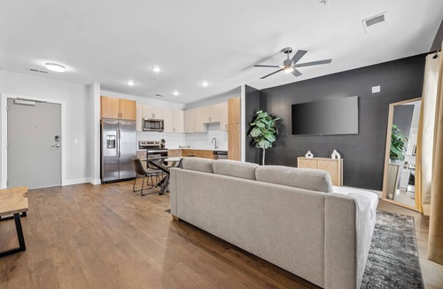 Eighth Avenue Apartment | The Hidden Hills Suite The Gulch