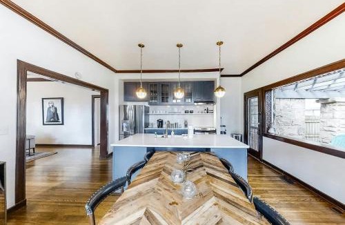 Eastwood House | The Howe House