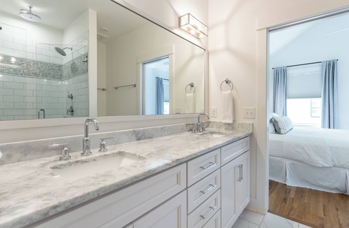 Salemtown House | The Ingrid - Striking Modern Home Near Great Restaurants