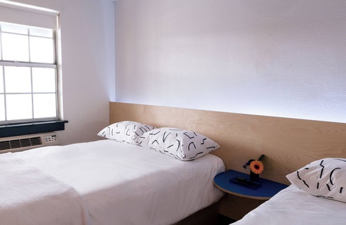 Berry Hill Hotel | The Iris Motel - Queen Room