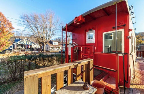 Hartsburg Cabin | The Katy Caboose in Hartsburg