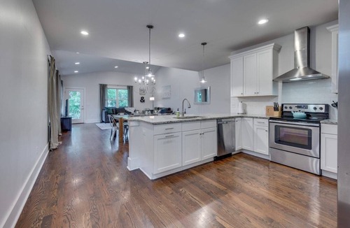East Hill House | The Keeling: East Nashville Retreat w/ Yard