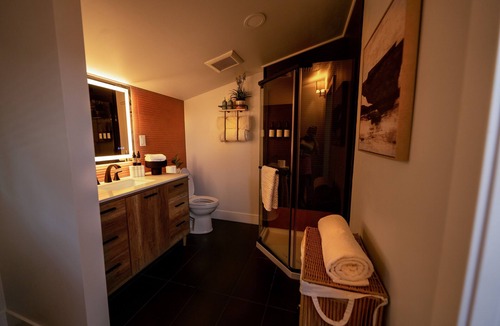 Ironton House | The King Suite at Pickle & Perk