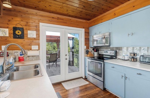 Sparta House | The Lazy Lake House on Center Hill