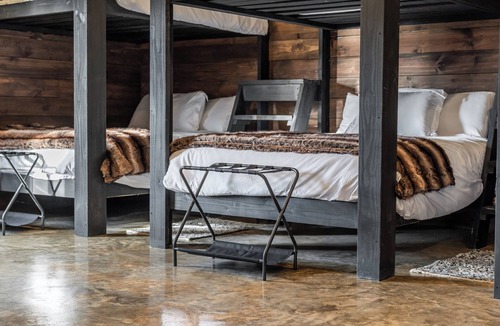Toone Cabin | The Lodge at Chestnut Creek Sleeps Large Families & Groups Unwind & Gather