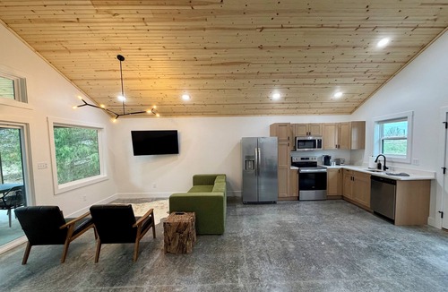 Cave City House | The Lodge at Mammoth Cave - Private Nature Retreat