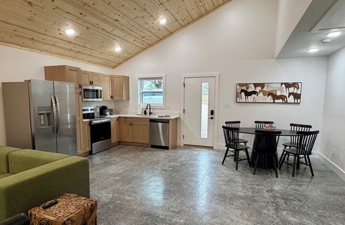 Cave City House | The Lodge at Mammoth Cave - Private Nature Retreat