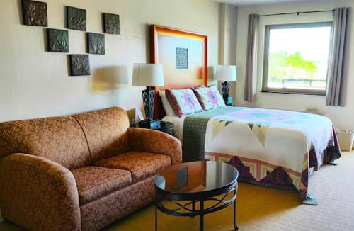 Russell Hotel | The Lodge at Russell - Russell Inn