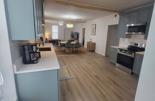Henderson Apartment | The Mint Julep! Upstairs 3BD 2BA Next to Brewery