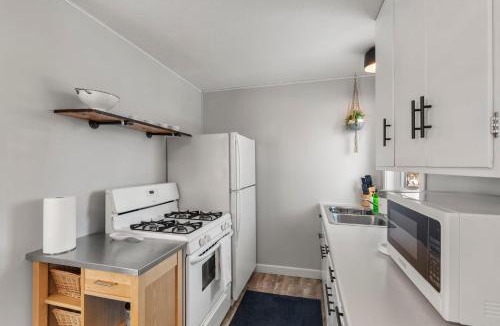 Southwest Minneapolis Apartment | The Nicollet Nook Unit 1
