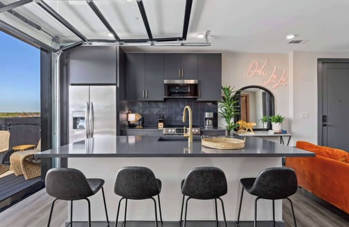 Rolling Mill Hill Apartment | The Penthouse - 3BR Rooftop - Downtown Nashville