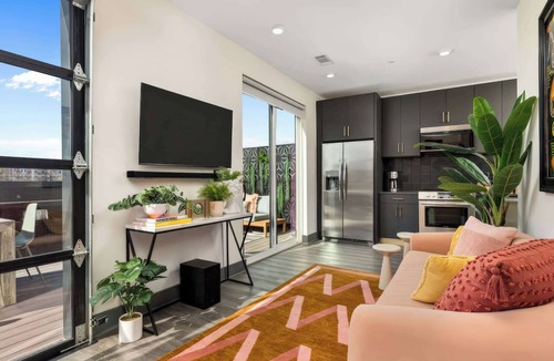 Rolling Mill Hill Apartment | The Penthouse - 3BR Rooftop - Downtown Nashville