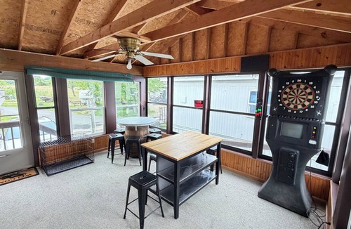 Bagley House | The Pier Cottage located in River of Lakes