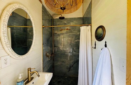 Dawn House | The pioneer cottage