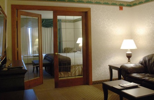 Winona Hotel | The Plaza Hotel & Suites Winona