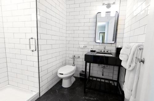 Glens Falls Hotel | The Queensbury Hotel
