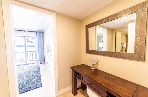 Lake Hamilton Condo | "The Sea Ray" 2 King Beds & Pickleball Court. Great Sunset Views with Boat Slip!