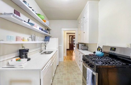 Summit Hill Apartment | The Shy Monkey
