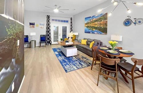 Bentonville - Fayetteville Apartment | The Stay at Steuben Fire Pit Brand new furniture