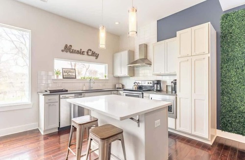 Chestnut Hill House | The Taylor