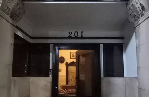 Fairfield House | The Vault /Historical 1800s Bank 7min Off I-64. Downtown Main street