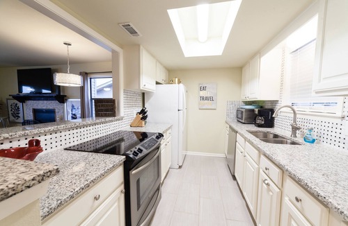Lake Hamilton Condo | "The Veranda" Lake Hamilton Retreat for 6: Great sunsets and fireworks views!
