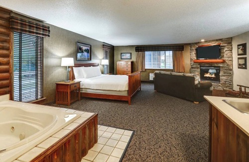 St. Joseph Hotel | Theme Suite Whirlpool, Stoney Creek, Living Room and Hot Tub | 2 Units