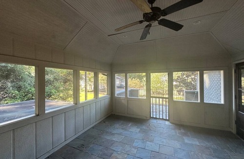Oxford House | TOTAL REMODEL 4-bedroom Oxford Home .5 miles to Square & .7 miles to Campus