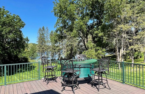 Mikana Cabin | Towering Pine Cabin: Your Family’s Perfect Getaway