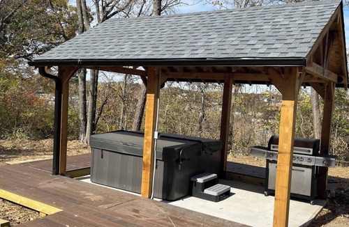 Mission Cabin | Tranquil 3BR Wooded Yard Hot Tub EV Plug