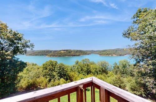 Eureka Springs House | Tranquil Lakeside Haven