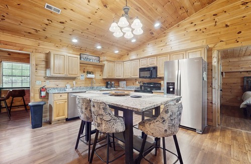 Sevierville Cabin | Tranquil mountain cabin w/game room, large garage & parking for boats and bikes