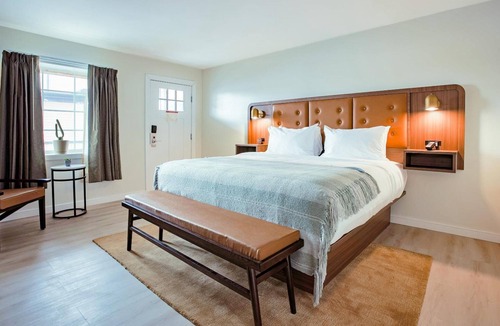 Talbot's Corner Hotel | Tranquil Nashville Room | Mid-Century Modern Vibe | Pool Access & Free Parking