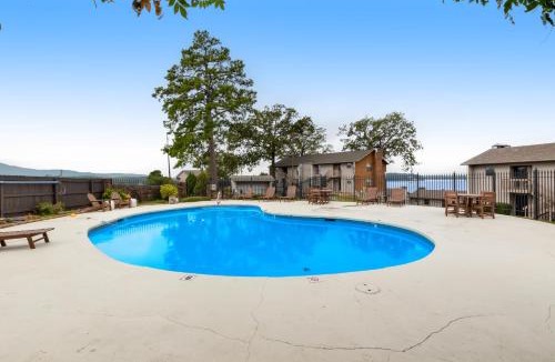 Lake Hamilton Apartment | Tranquil Retreat