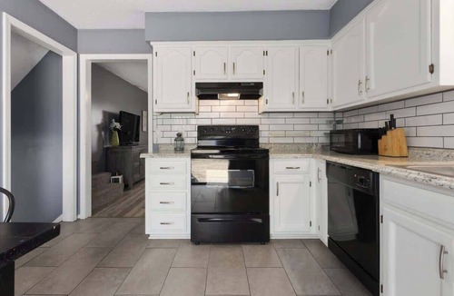 South Kansas City House | TrendyCorpRentalNearHwy