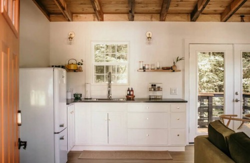 Flag Pond Cabin | Trent Treehouse Unit 7- Not Pet Friendly - Glamping Retro