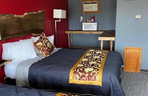Dickeyville Hotel | Tri-State Wood Inn