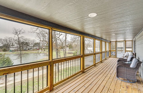 Clinton Cottage | Truman Lake Retreat: Relax and Unwind