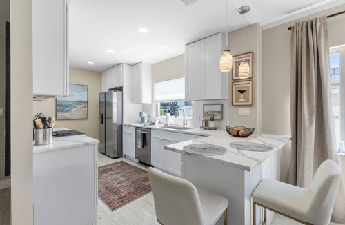 Island Estate Condo | tStylish Waterfront Condo – Canal View, Close to Everything, Far from the Noise