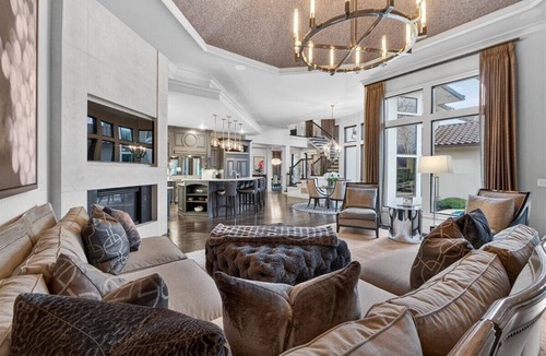 Leawood House | Turn-Key Luxury Soccer Entertainment Home in Kansas City