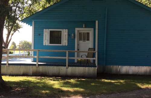 Lake Village Cabin | Turn On Inn